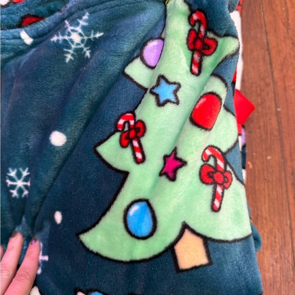 Hello kitty green Christmas throw - Picture 4 of 4